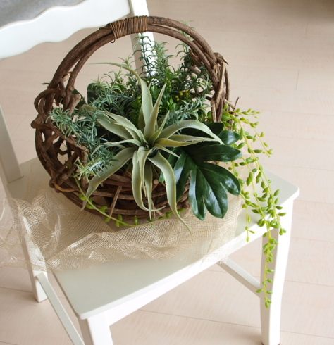 �A�[�e�B�t�B�V�����t�����[�̃O���[�����g�����o�X�P�b�g�A�����W4�b�A�g���G���������[�t