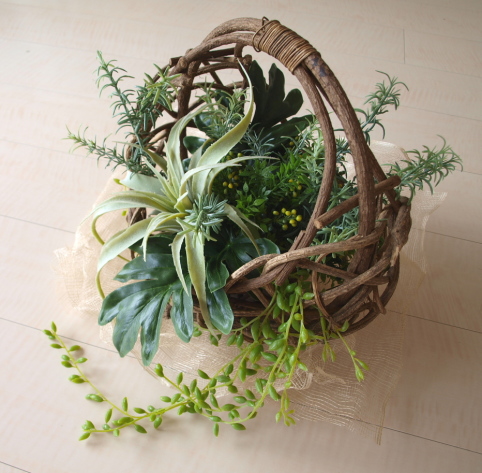 �A�[�e�B�t�B�V�����t�����[�̃O���[�����g�����o�X�P�b�g�A�����W3�b�A�g���G���������[�t