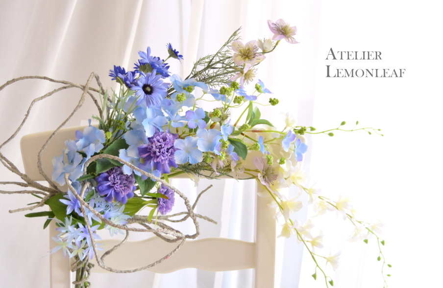 アジサイ　二ゲ　デイジー　ブルーのブーケ　スワッグ　壁かけタイプ　　アトリエレモンリーフ
