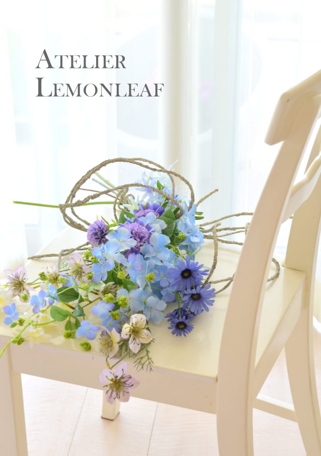アジサイ　二ゲ　デイジー　ブルーのブーケ　スワッグ　アトリエレモンリーフ