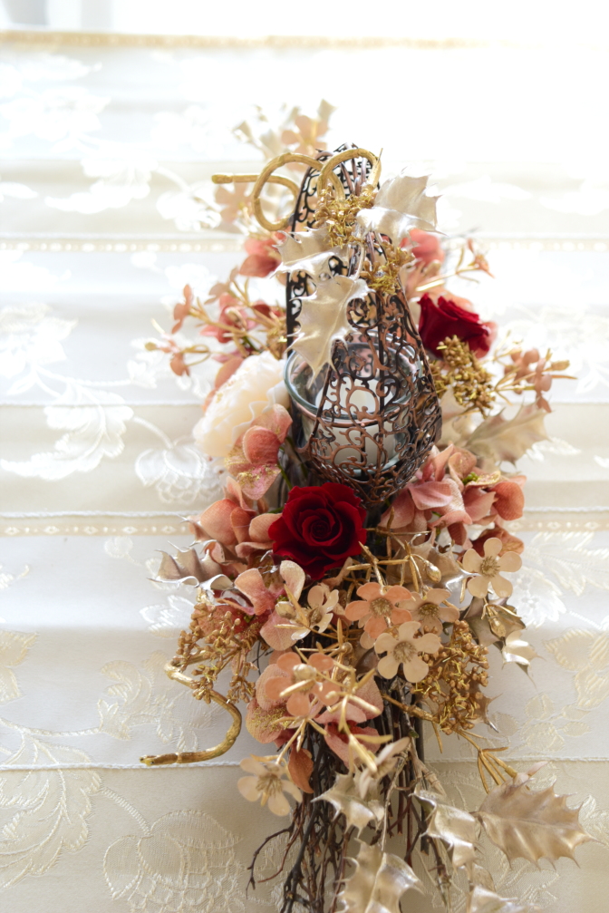 クリスマスアレンジ　アトリエレモンリーフ　キャンドルスタンド　サイドシーン