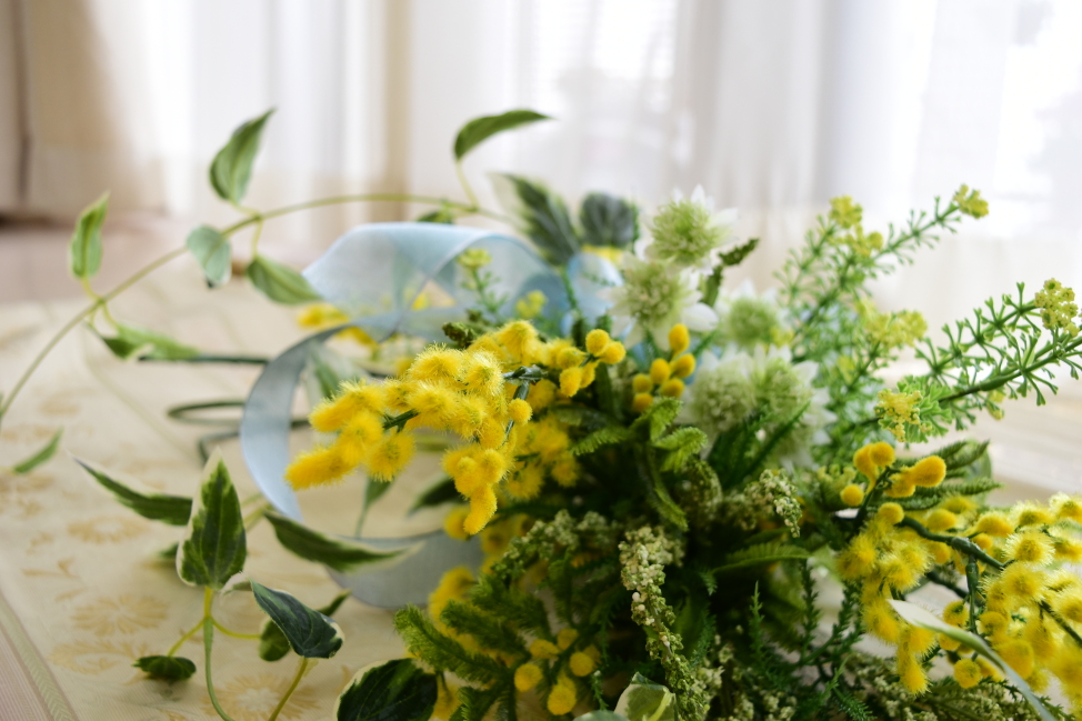 アトリエレモンリーフ　ミモザ　スワッグ　ミモザ全体フォルム　2