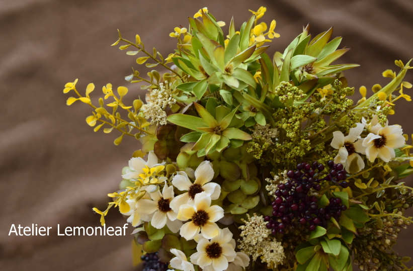 アトリエレモンリーフ　レッスン　トールベース　マスタードカラー　秋のアレンジ　上からの画像