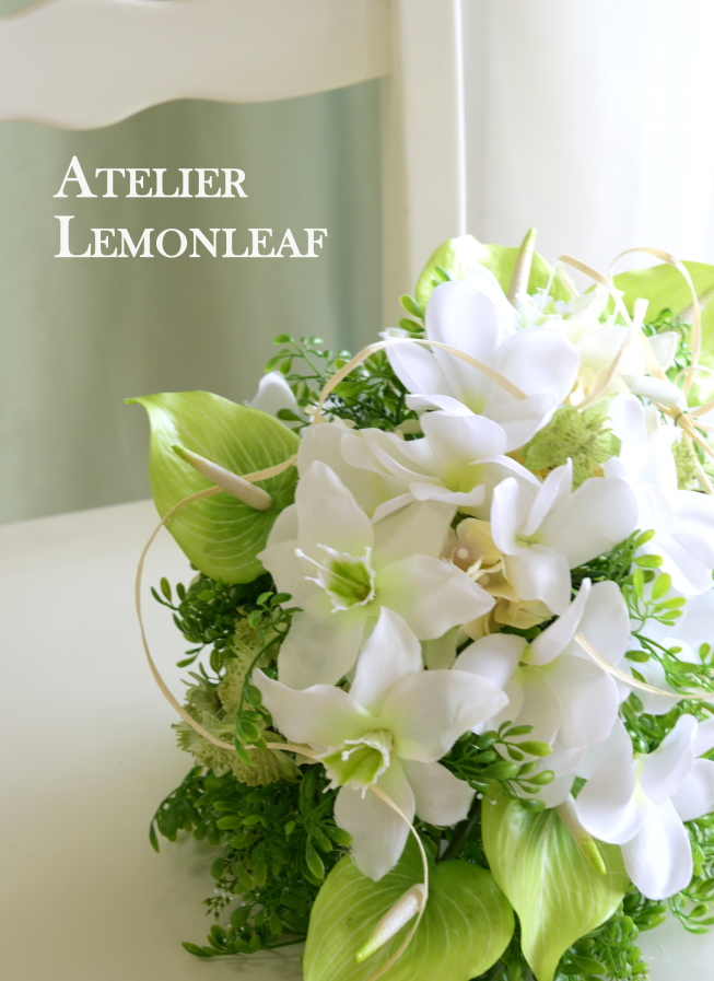 アトリエレモンリーフ　プルメリアのアレンジ　サイドスタイル