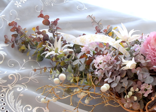 アーティフィシャルフラワー　シャクヤク　バスケットアレンジ　アトリエレモンリーフ　ユーカリのカラー