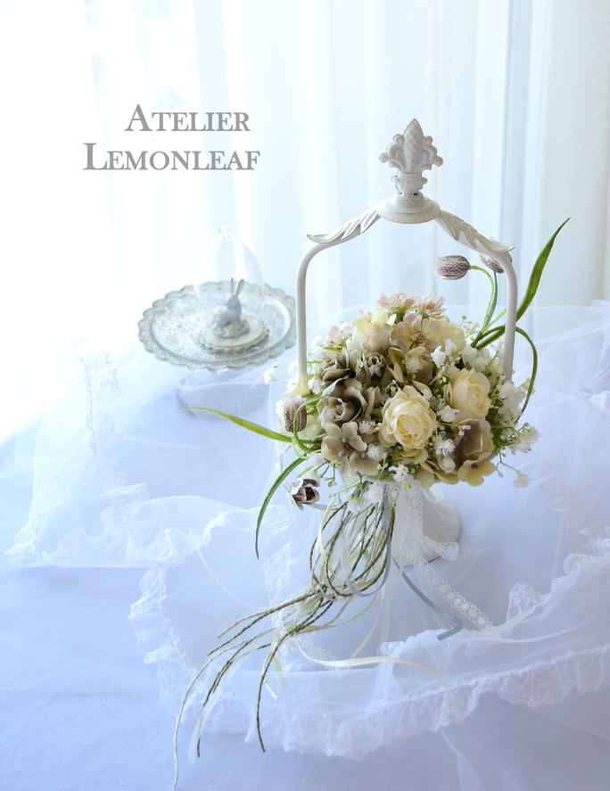 アーティフィシャルフラワーアレンジ　バラとフラリチア　正面2｜アトリエレモンリーフ