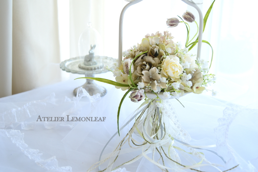 アーティフィシャルフラワーアレンジ　バラとフラリチア　正面　｜アトリエレモンリーフ