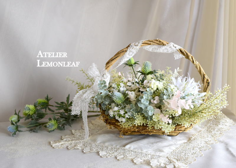 アーティフィシャルフラワーのバスケットアレンジ　　全体図　ユーカリとアザミ｜アトリエレモンリーフ