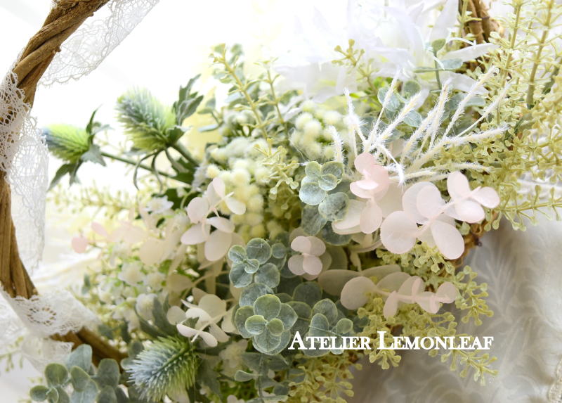 アーティフィシャルフラワーのバスケットアレンジ　アップ　2　ユーカリとアザミ｜アトリエレモンリーフ