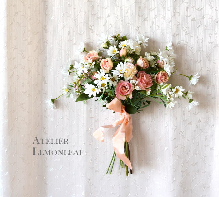 アーティフィシャルフラワー　デイジーとローズの花束　　便利グッズ魔法のアシストリング使用　｜アトリエレモンリーフ