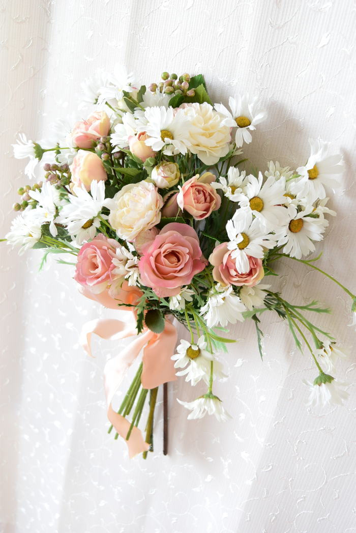 アーティフィシャルフラワー　デイジーとローズの花束　斜めに　｜アトリエレモンリーフ