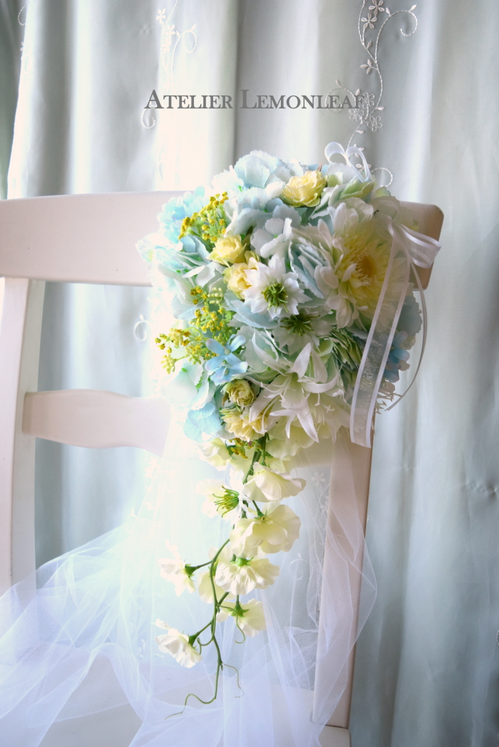 アーティフィシャルフラワー　壁掛けブーケ　サイドシーン　　キャスケードブーケ｜アトリエレモンリーフ　