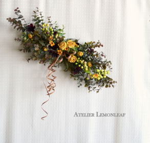 アーティフィシャルフラワー　ホリゾンタル　スワッグ斜め掛けシーン　SWAG ｜アトリエレモンリーフ