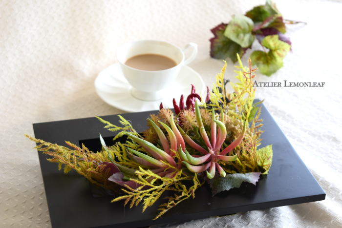 多肉植物　アーティフィシャルフラワー　フレームアレンジ　上向き｜アトリエレモンリーフ
