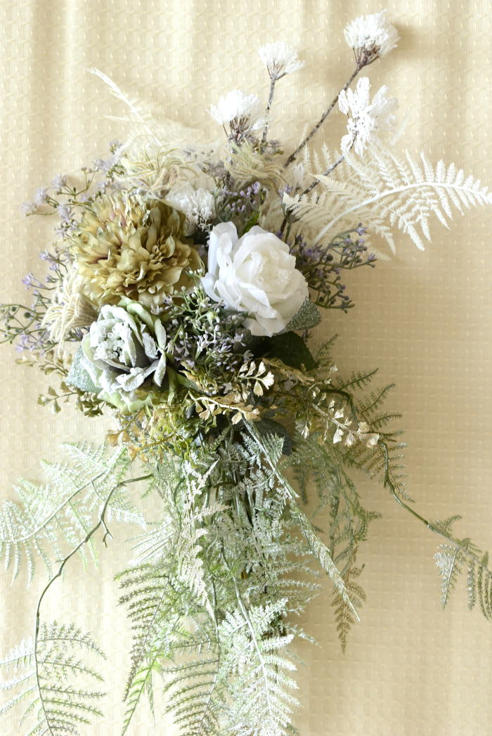 アーティフィシャルフラワークリスマスアレンジ　アーティフィシャルフラワースワッグ　壁掛けアレンジ｜アトリエレモンリーフ