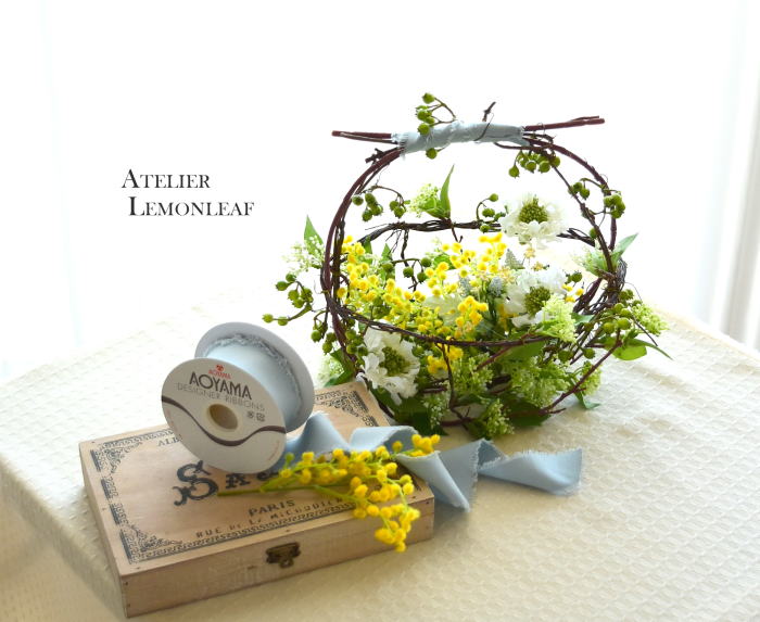 アーティフィシャルフラワー　カゴアレンジ　　カゴを編む　ミモザ2　｜アトリエレモンリーフ　