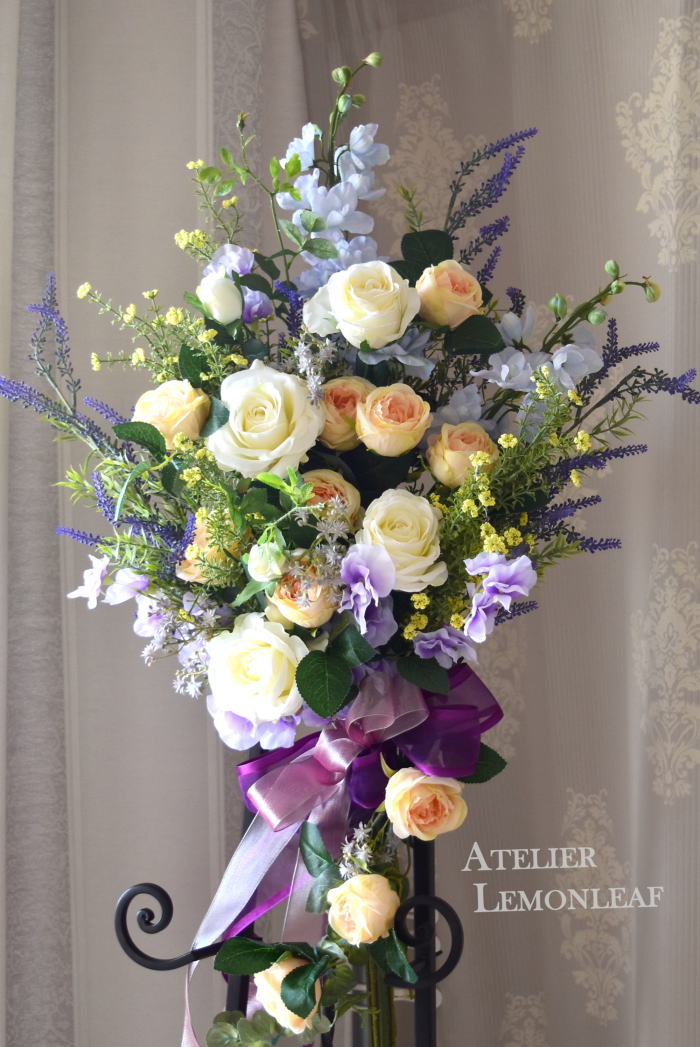 ステージ装花　ピアノ発表会　アーティフィシャルフラワーアレンジ　アップ　｜アトリエレモンリーフ