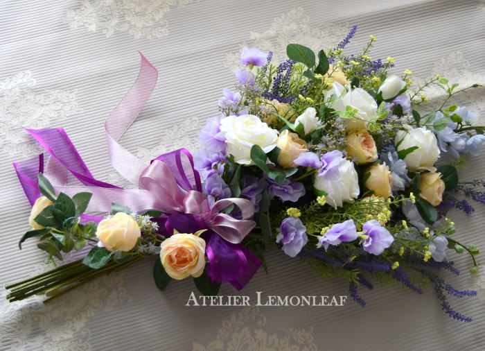 ステージ装花　ピアノ発表会　アーティフィシャルフラワーアレンジ　バラのスワッグ　｜アトリエレモンリーフ