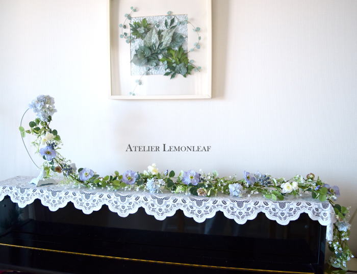 アーティフィシャルフラワー　ガーランド　ポピー　バラ　ユーカリ　カスミソウ　ピアノの上に｜アトリエレモンリーフ　