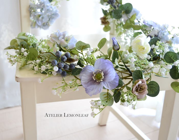 アーティフィシャルフラワー　カスミソウのガーランド　アップ画像　ポピー　バラ　ユーカリ　｜アトリエレモンリーフ　