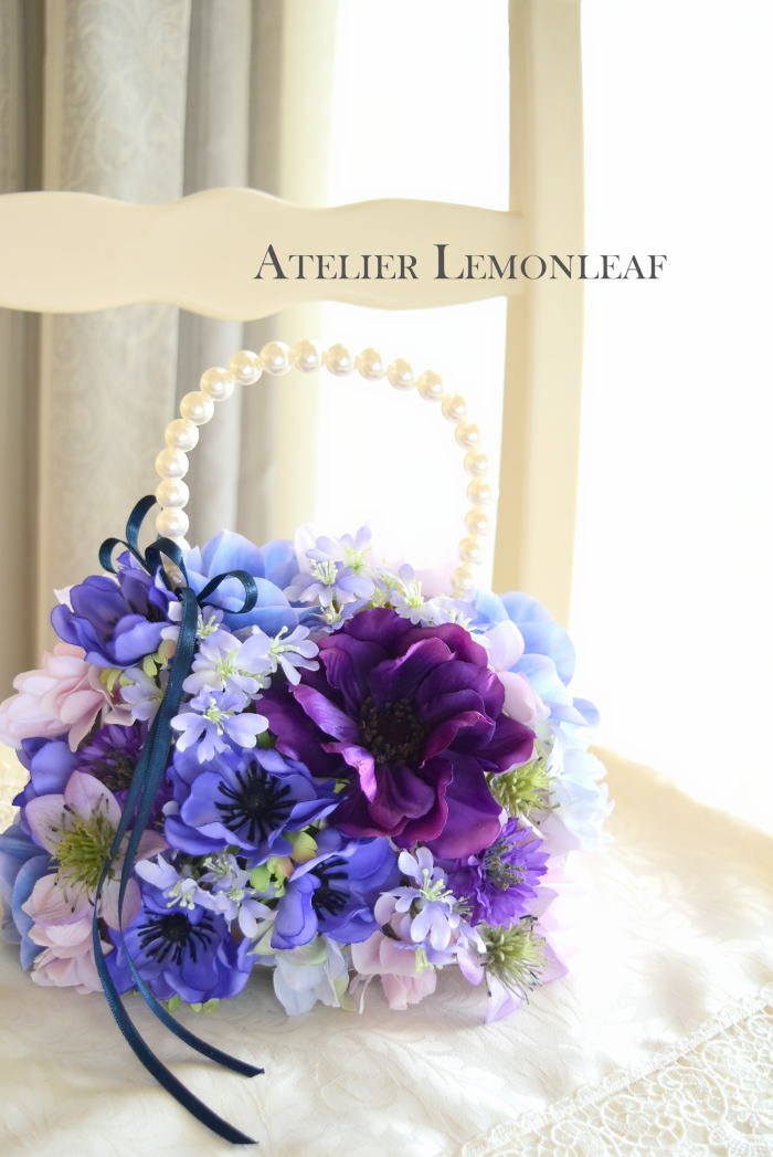 アーティフィシャルフラワー　バックブーケ　アネモネのバックブーケ　椅子に｜アトリエレモンリーフ　