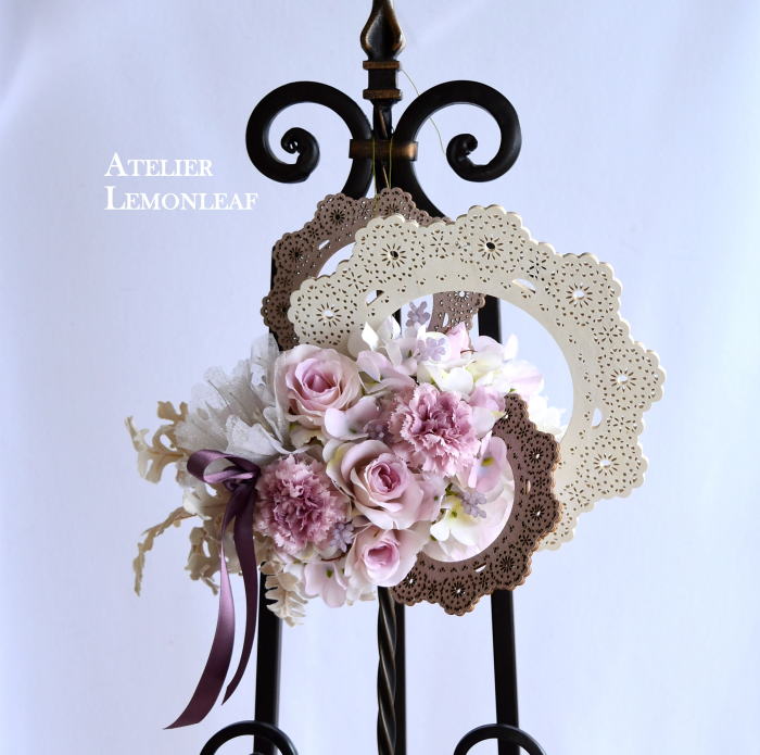 アーティフィシャルフラワーリース　フルールプレート　アーティフィシャルフラワーアレンジ　壁掛け　スタイル　｜アトリエレモンリーフ