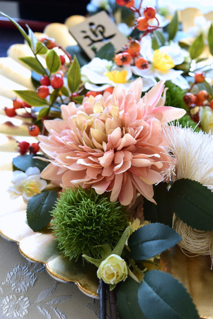 アーティフィシャルフラワーアレンジ　トレイアレンジ　和飾りアップ、お正月アレンジ｜アトリエレモンリーフ