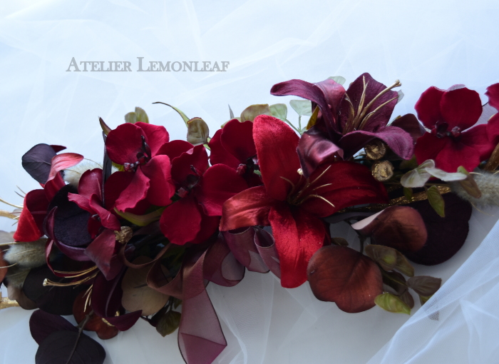 アーティフィシャルフラワークリスマスアレンジ　赤　クリスマススワッグ　アップシーン｜アトリエレモンリーフ　