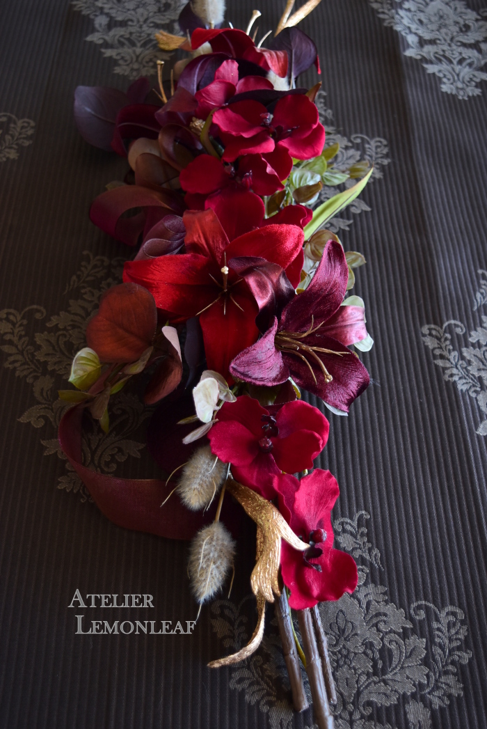 アーティフィシャルフラワークリスマスアレンジ　赤　クリスマススワッグ　壁掛けインテリア　造花｜アトリエレモンリーフ　