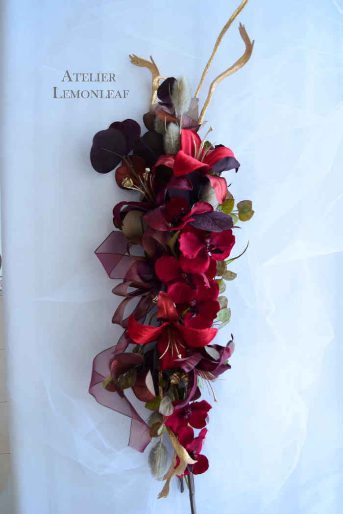 アーティフィシャルフラワー　クリスマスアレンジ　クリスマススワッグ　俯瞰　クリスマスレッド　｜　アトリエレモンリーフ　