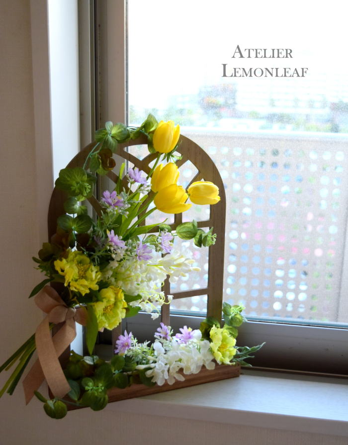 アーティフィシャルフラワーアレンジ　黄色チューリップとライラック　　フレームアレンジ｜アトリエレモンリーフ
