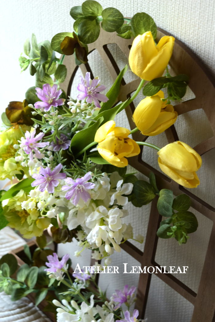 アーティフィシャルフラワーアレンジ　黄色チューリップ　ライラック　アップ　　フレームアレンジ｜アトリエレモンリーフ