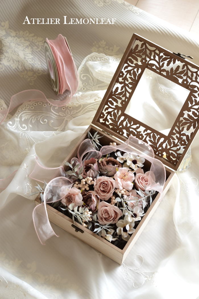 ボックスアレンジ　アーティフィシャルフラワー　プリザーブドローズ｜アトリエレモンリーフ　