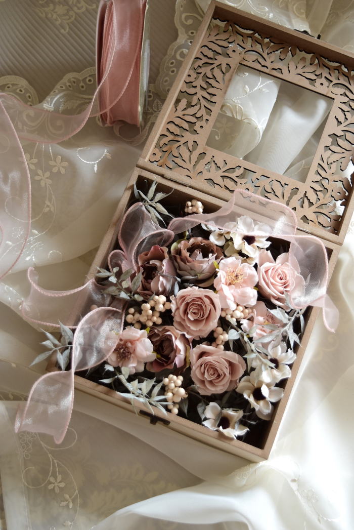 ボックスアレンジ　アーティフィシャルフラワー　プリザーブドローズ　シースルーボックスアレンジ｜アトリエレモンリーフ　