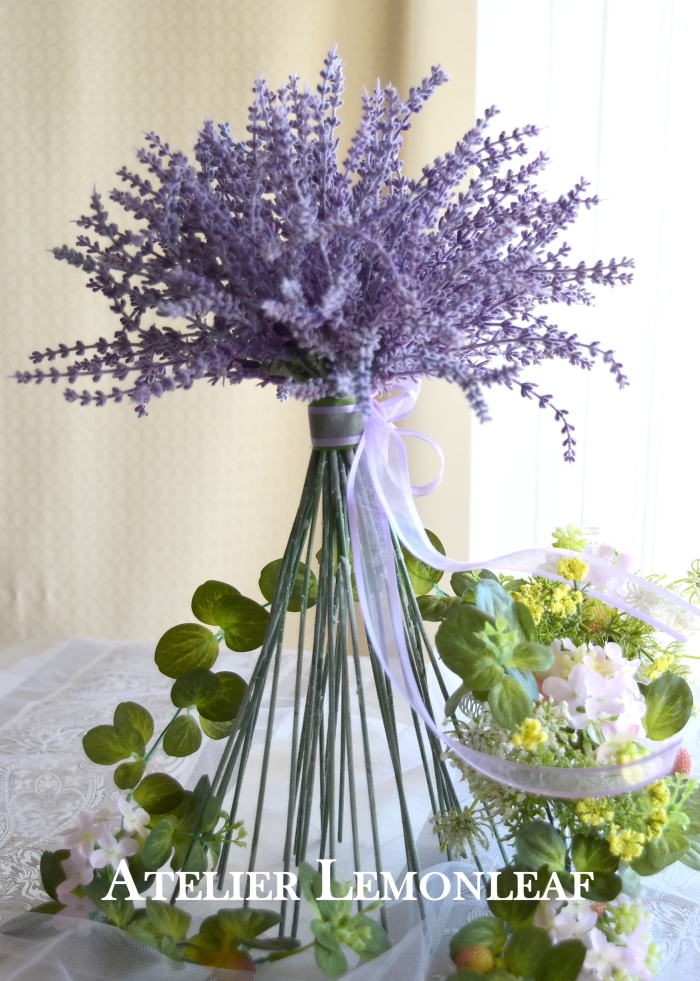 アーティフィシャルフラワーアレンジ　ラベンダーのパニエ、野イチゴガーランド｜アトリエレモンリーフ