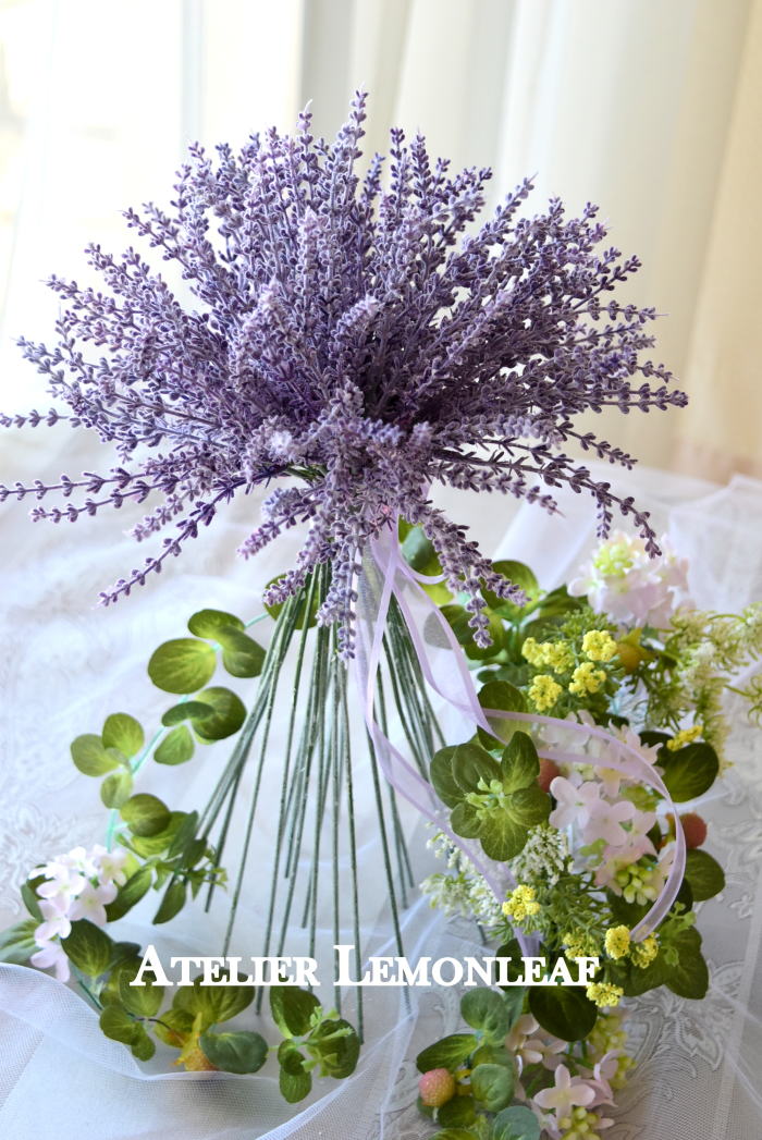 アーティフィシャルフラワーアレンジ　ラベンダーのパニエ、野イチゴガーランド｜アトリエレモンリーフ