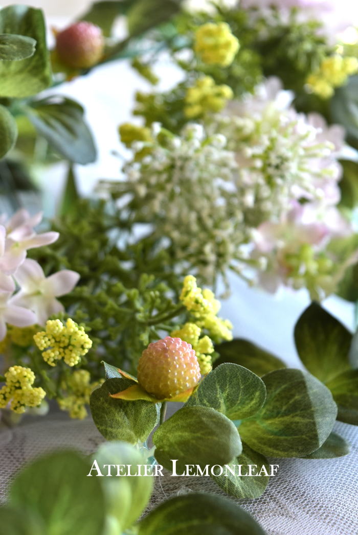 アーティフィシャルフラワーアレンジ　ラベンダーのパニエ、野イチゴガーランド　野イチゴアップ　｜アトリエレモンリーフ