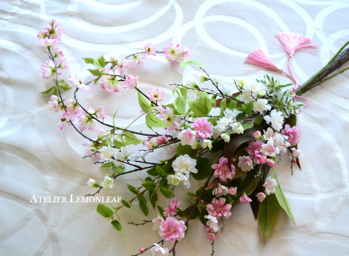 アーティフィシャルフラワーアレンジ　桜のスワッグ、4月桜アレンジ　上からの写真｜アトリエレモンリーフ