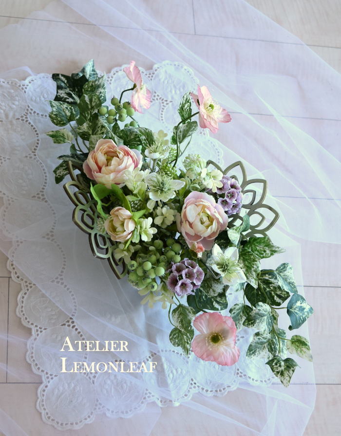 アーティフィシャルフラワー　ラナンキュラス、　ポピーアレンジ　斜め置き｜アトリエレモンリーフ