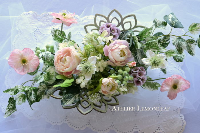 アーティフィシャルフラワー　ラナンキュラス、　ポピーアレンジ　真上から｜アトリエレモンリーフ