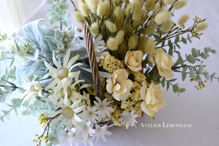 ふわふわ　ラグラスバスケットアレンジ　ドライアレンジ　　バラ　｜アトリエレモンリーフ　