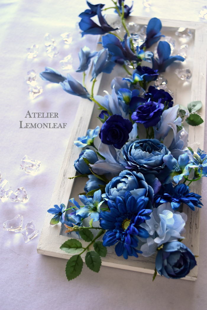 アーティフィシャルフラワー　ブルー　クラッシュアイス　フレームアレンンジ　壁掛け　サイド｜アトリエレモンリーフ　