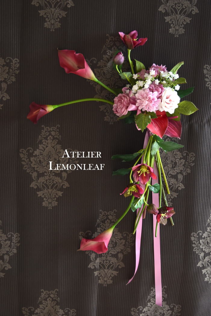 アーティフィシャルフラワー　クリスマスアレンジ　赤いアレンジ　アンスリウム　クリスマスローズ、カラー｜アトリエレモンリーフ　