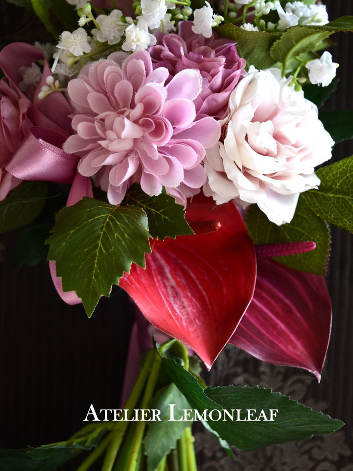 アーティフィシャルフラワー　クリスマスアレンジ　赤いアレンジ　アンスリウム　クリスマスローズ、カラーアップ　｜アトリエレモンリーフ　