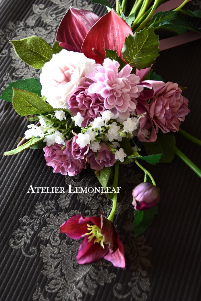 アーティフィシャルフラワー　クリスマスアレンジ　赤いアレンジ　アンスリウム　クリスマスローズ、カラー｜アトリエレモンリーフ　