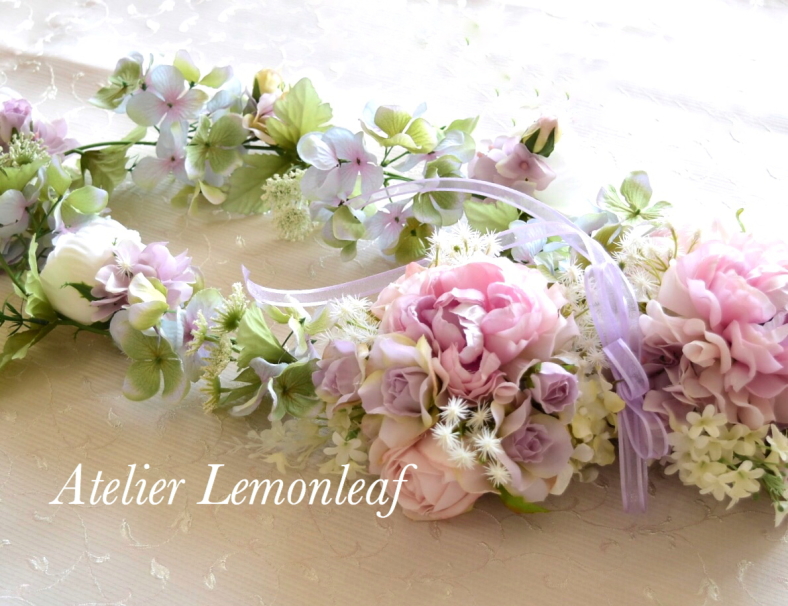 アーティフィシャルフラワーのピンクのバラを使ったガーランド　寝かせた画像｜アトリエレモンリーフ　