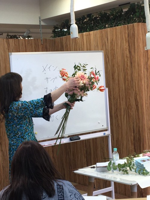 �A�[�e�B�t�B�V�����t�����[�@�ԋ����^�c�Z�~�i�[���i4�b�A�g���G���������[�t�@