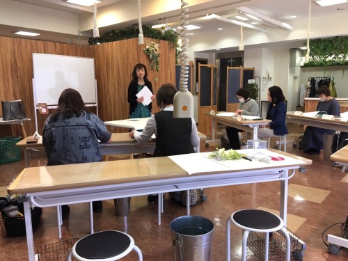 �A�[�e�B�t�B�V�����t�����[�@�ԋ����^�c�Z�~�i�[���i18�b�A�g���G���������[�t�@