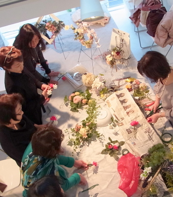 �A�g���G���������[�t�@�f�����X�g���[�V����