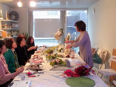 �A�g���G���������[�t�@�f�����X�g���[�V�����̗l�q2